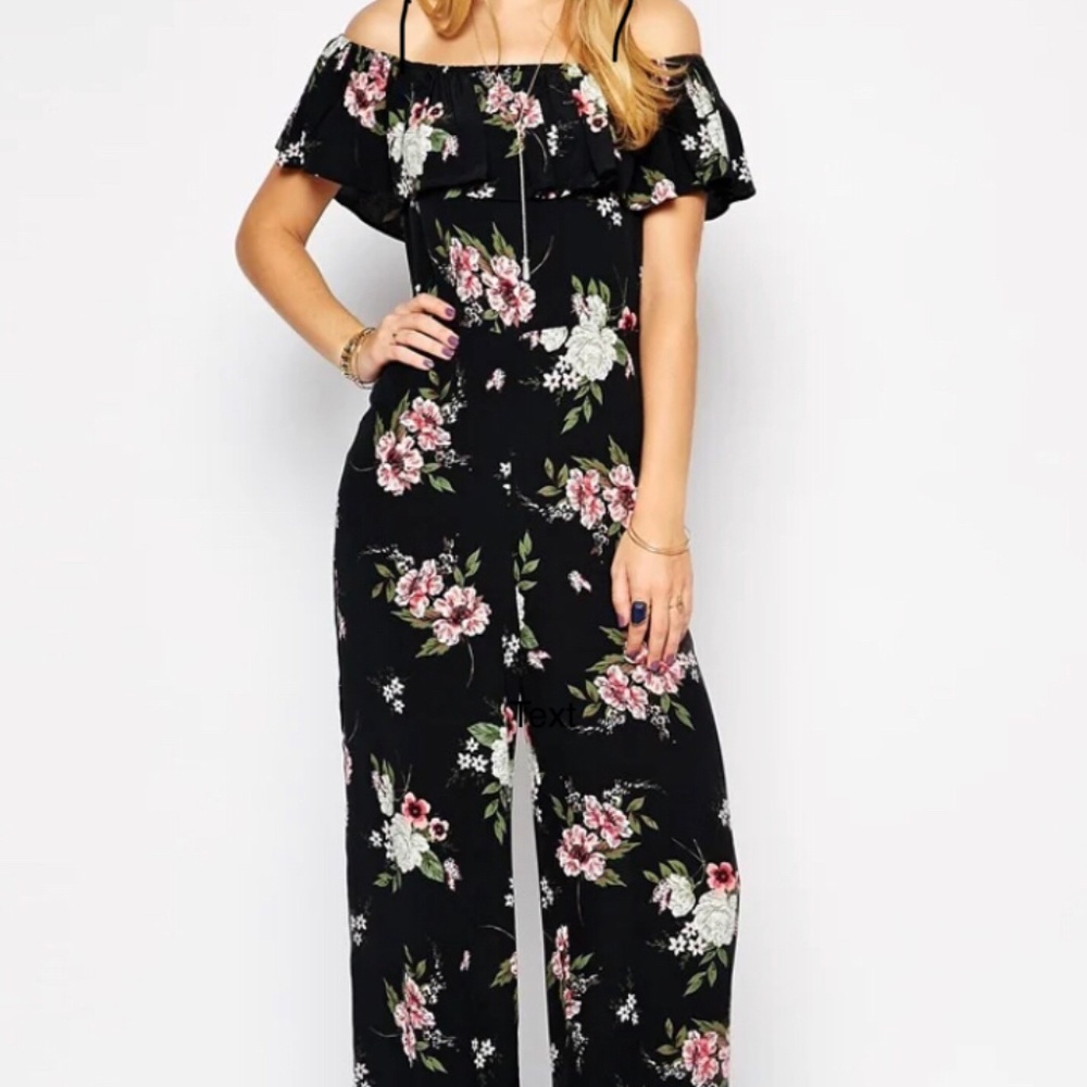 New Socialite floral long romper /jumpsuit size m